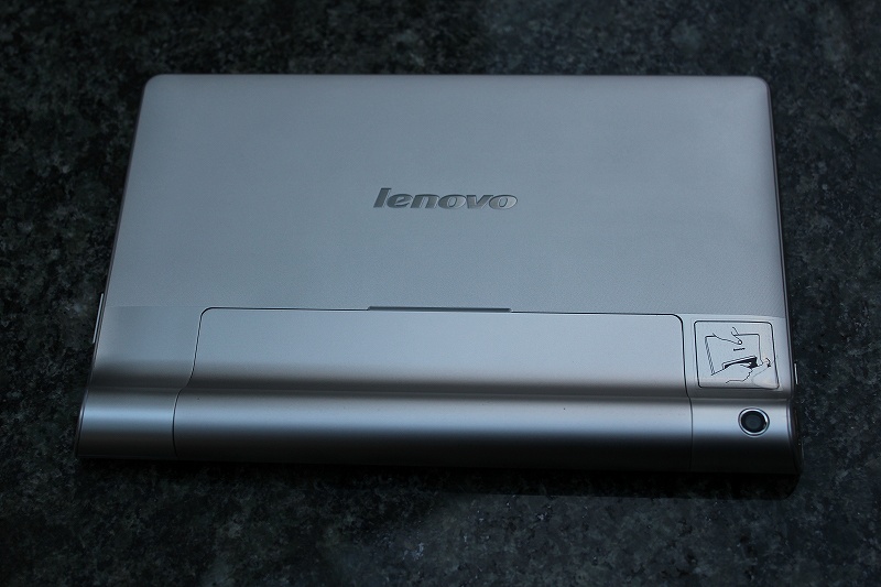 YOGA TABLET 8 背面