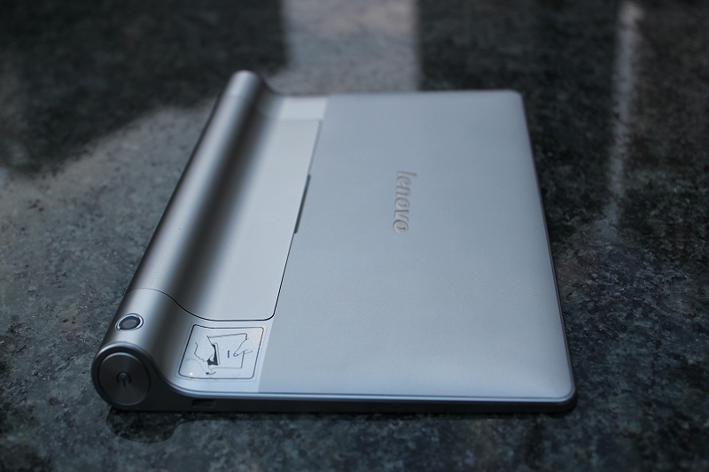 YOGA TABLET 8 右側面