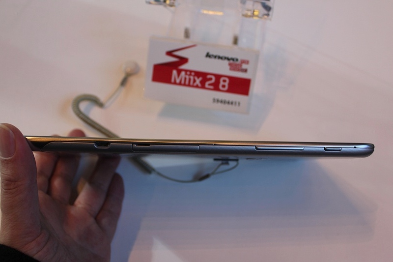 Miix2 8 右側面