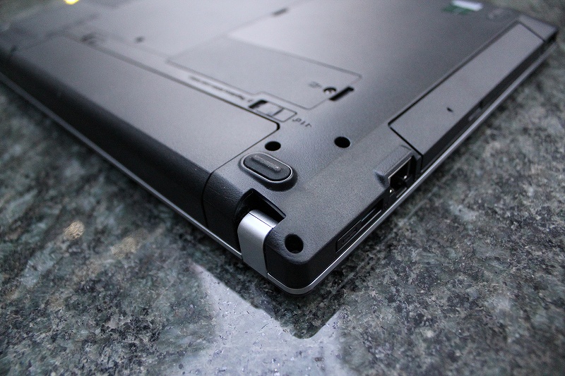 ThinkPad E440 ヒンジ部分