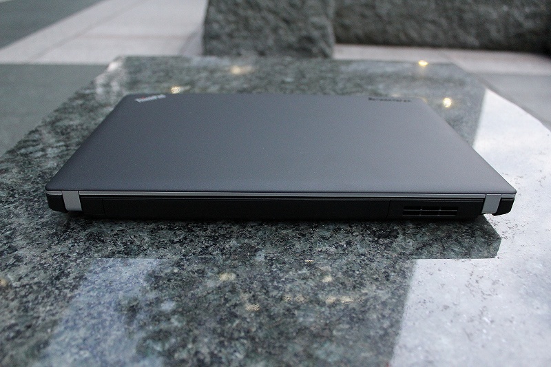 ThinkPad E440 背側面
