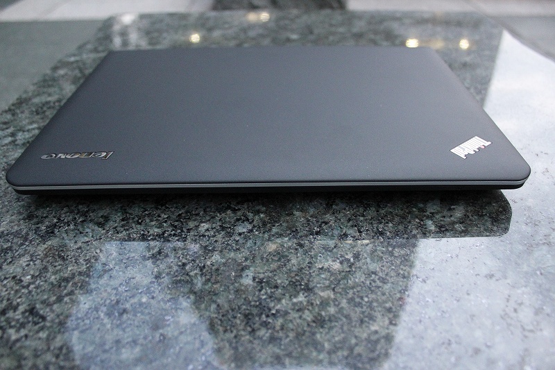 ThinkPad E440 前側面