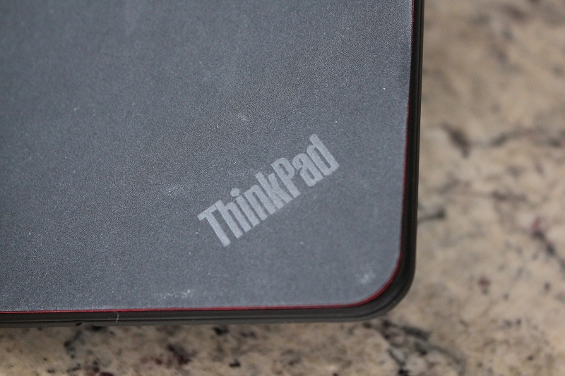 さりげなくThinkPad ロゴ
