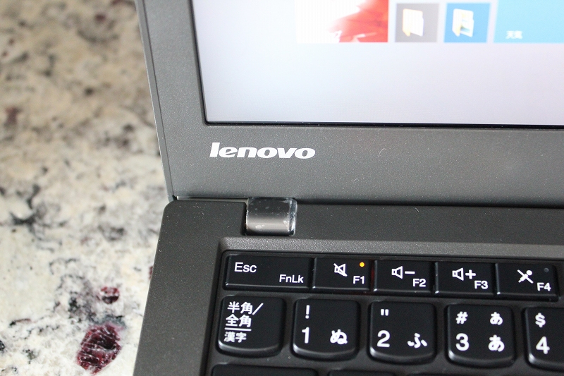 ThinkPad X250 Lenovoロゴ