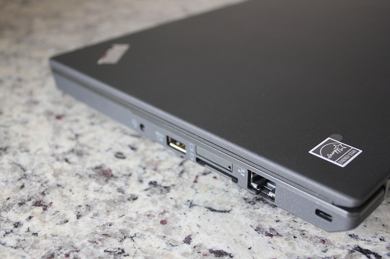 ThinkPad X250 右側面奥