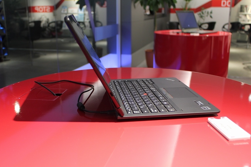 ThinkPad Helix 2015の左側面