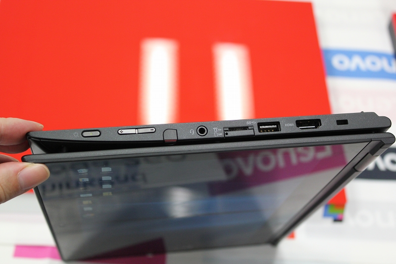 ThinkPad Yoga 260の右側面