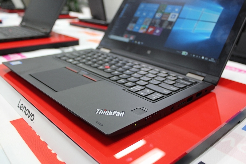 ThinkPad Yoga 260 電源ボタンとタッチ式の指紋センサー