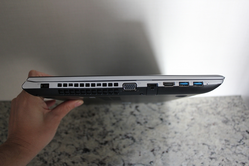 Lenovo Z51 左側面