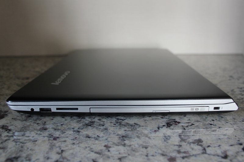 Lenovo Z51 右側面