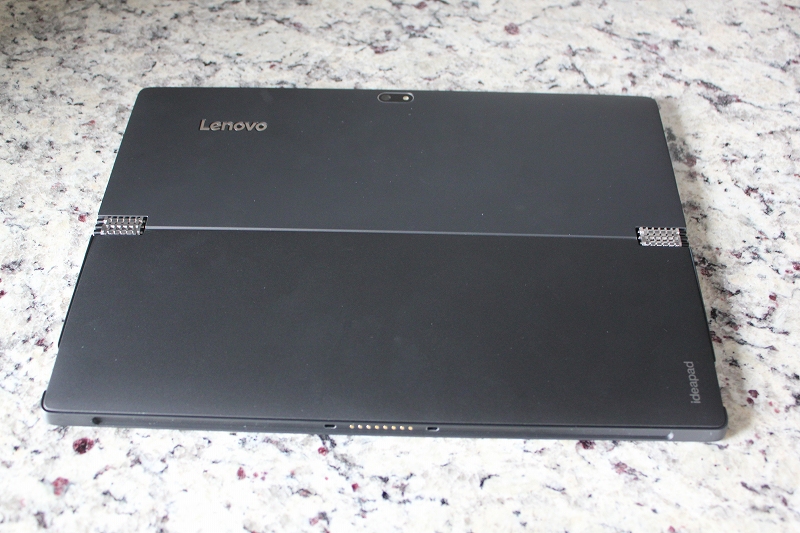 ideapad MIIX 700 背面