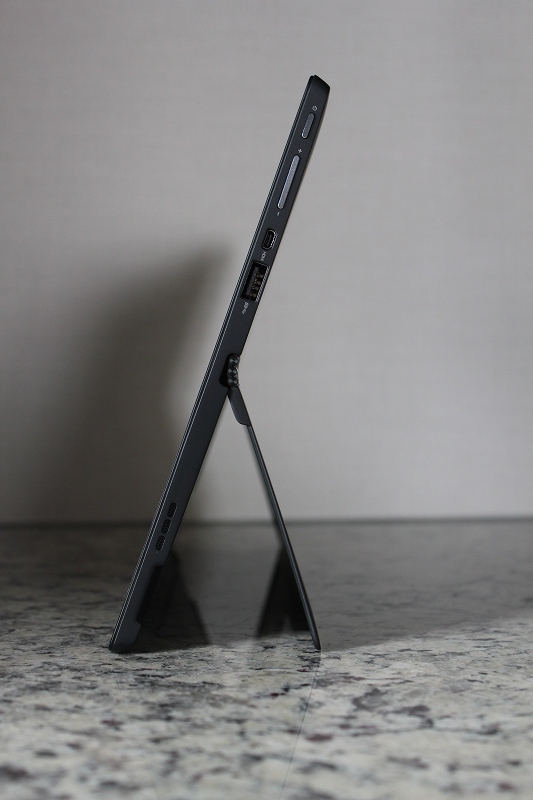 ideapad MIIX 700 右側面