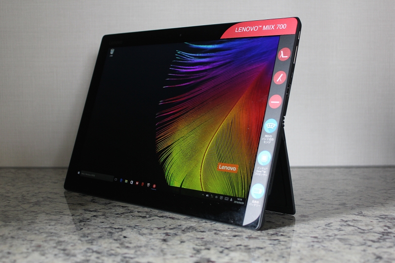 ideapad MIIX 700 タブレット本体のみで自立可能
