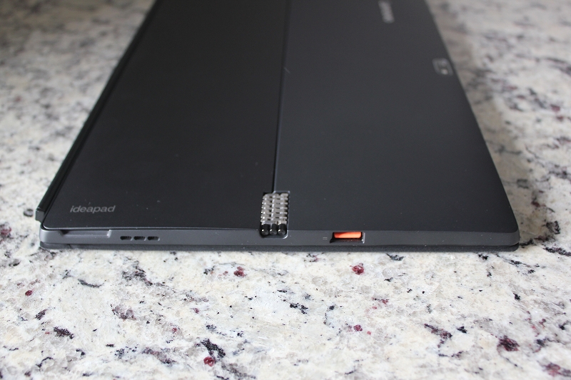 ideapad MIIX 700の右側面