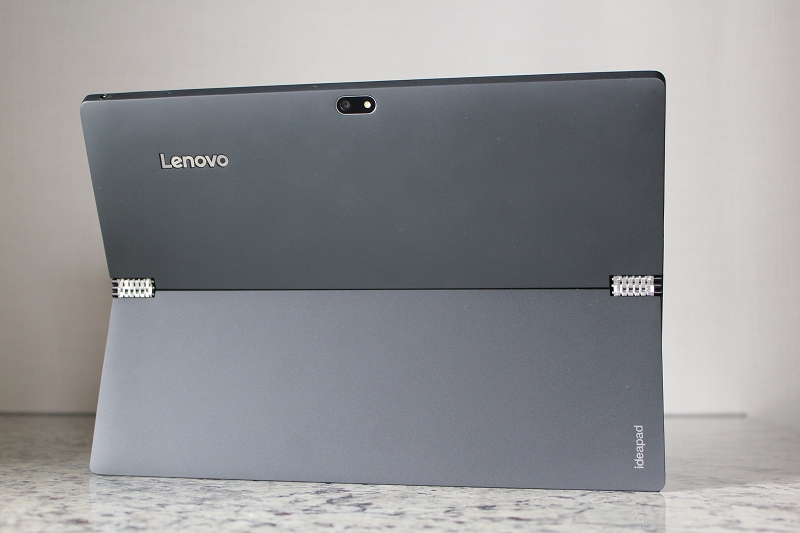 ideapad MIIX 700 背面側