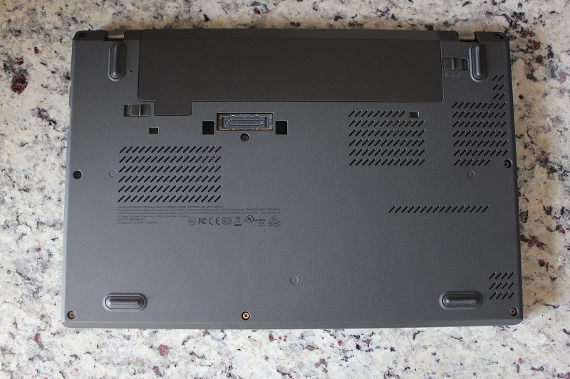 ThinkPad X260の裏面
