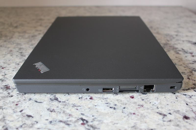 ThinkPad X260の右側面