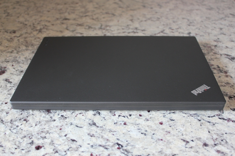 ThinkPad X260の前側面