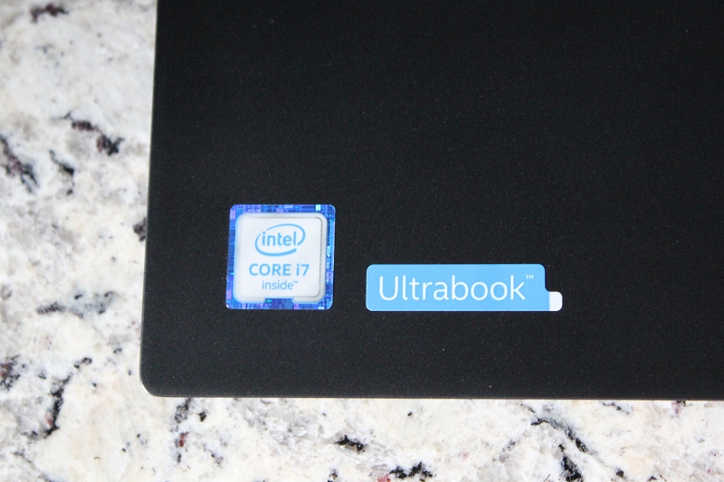 IntelのホログラムとUltrabookシール