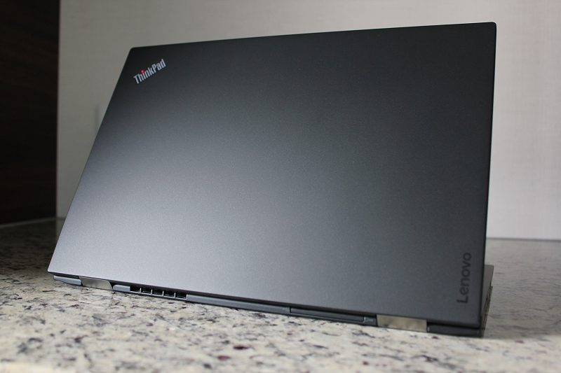 ThinkPad X1 Carbon 周囲からの見え方