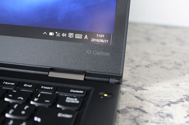 ThinkPad X1 Carbon モデル名ロゴ