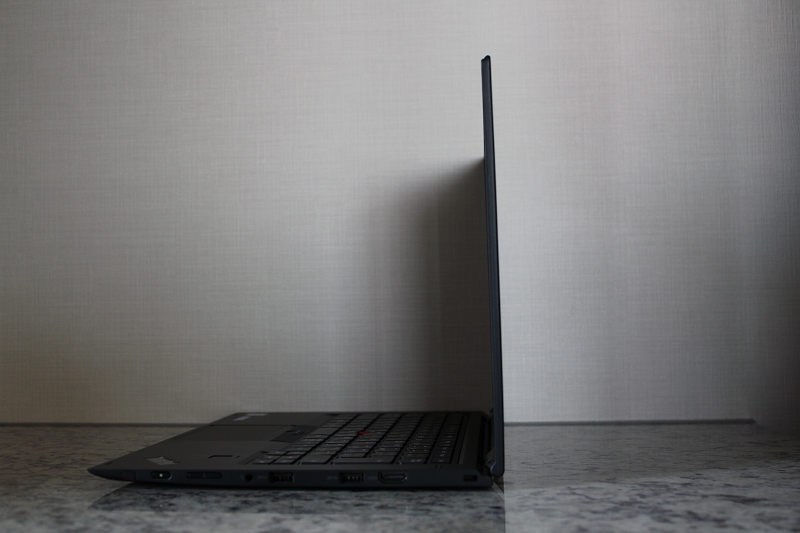 ThinkPad X1 Yoga 横から