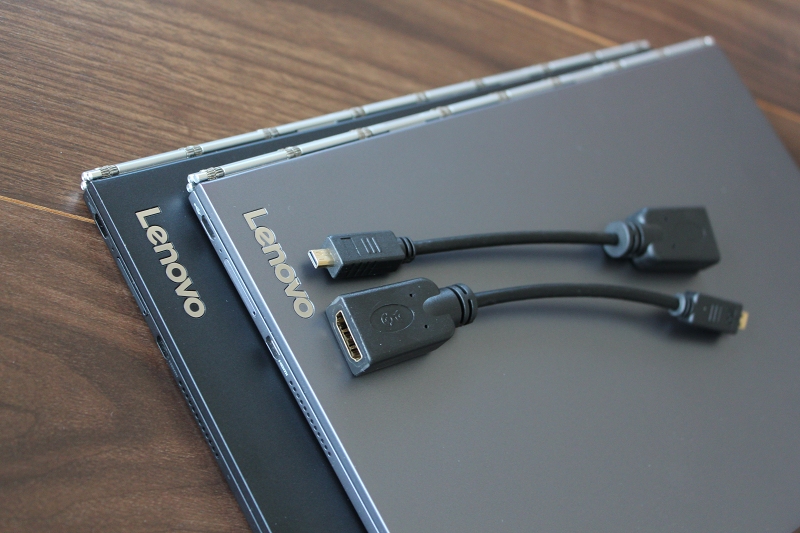 YOGA BOOKとmicroHDMIケーブル