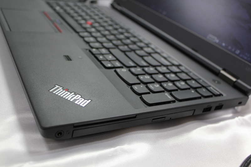 ThinkPad L570 右側面