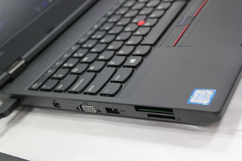 ThinkPad L570 左側面