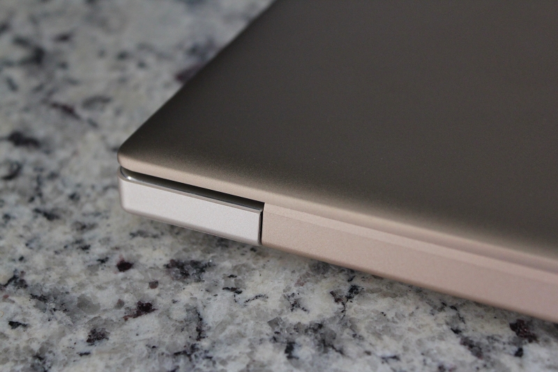 ideaPad 520のヒンジ・角のデザイン
