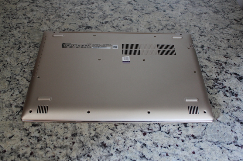 ideaPad 520の裏面