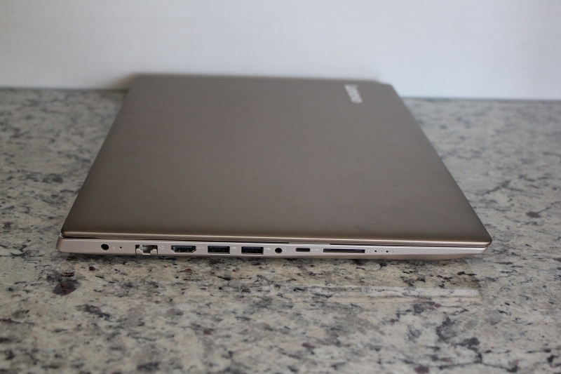 ideaPad 520の左側面