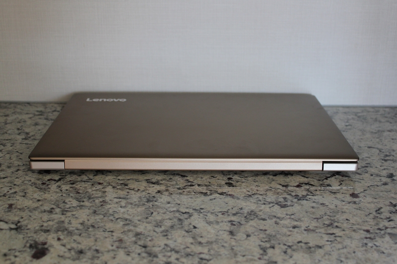 ideaPad 520の背側面