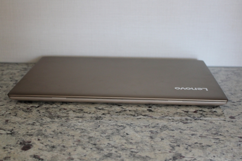 ideaPad 520の前側面