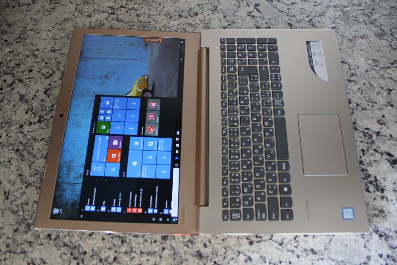 ideaPad 520の画面はほぼ水平180度まで開ける