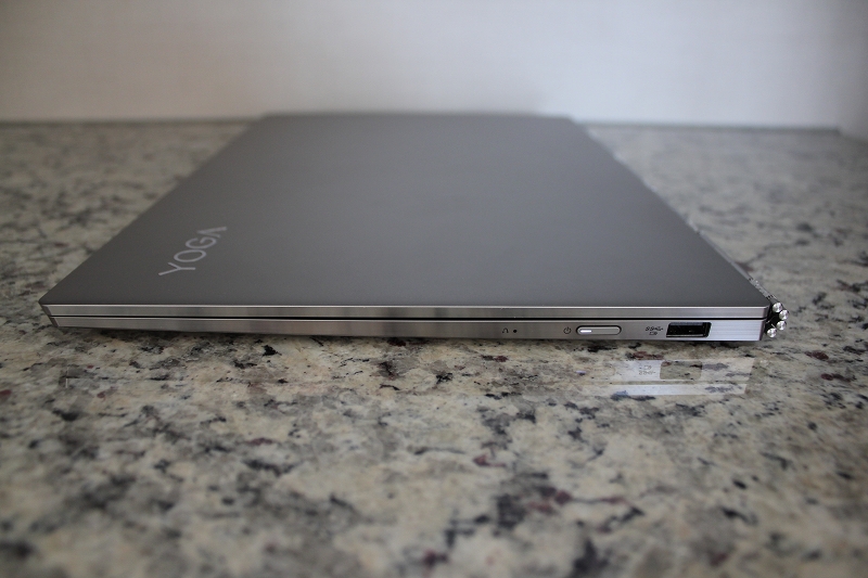 YOGA 920 右側面