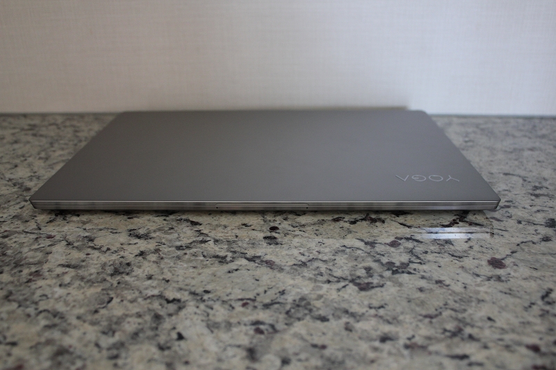 YOGA 920 前側面