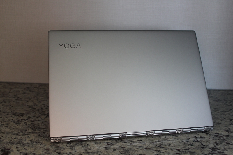 YOGA 920 惚れ惚れする天板