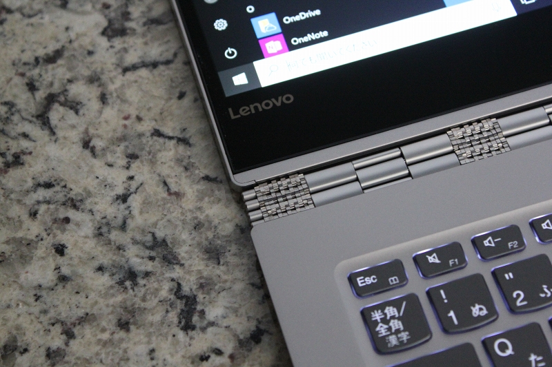 YOGA 920 ヒンジ部分