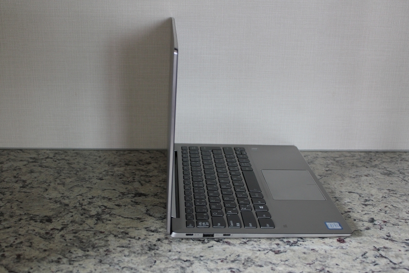 ideapad 720s 左側面