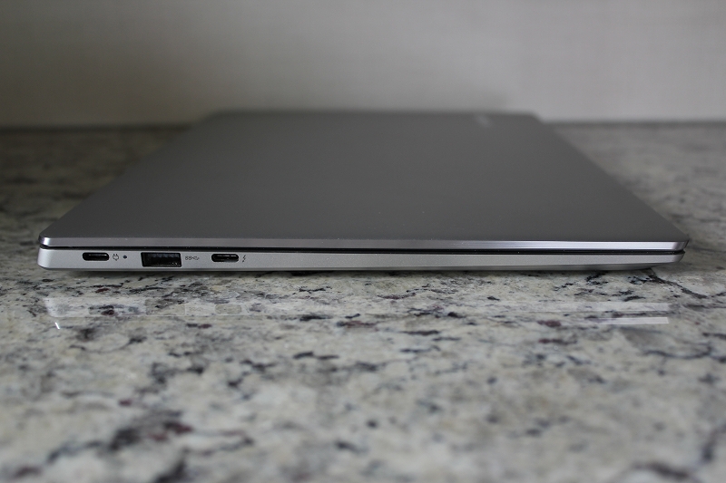 ideapad 720s 左側面