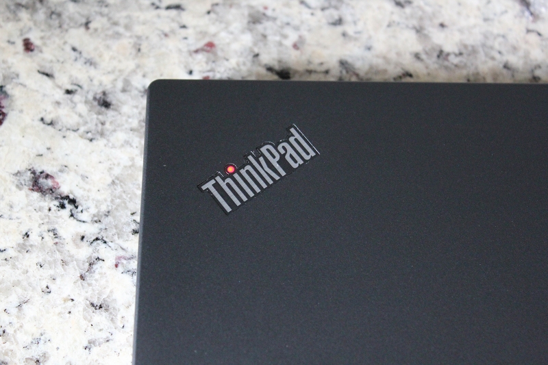 ThinkPad X280の天板のロゴ