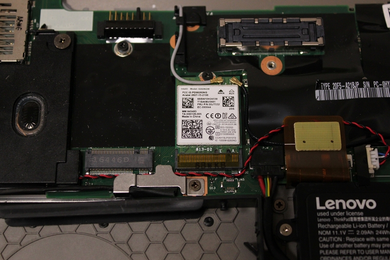 ThinkPad X260の分解写真 WiFi/WAN用スロット