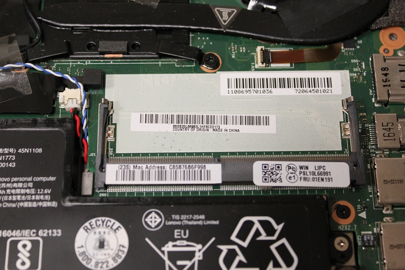 ThinkPad X260の分解写真 DDR4 SO-DIMMスロット