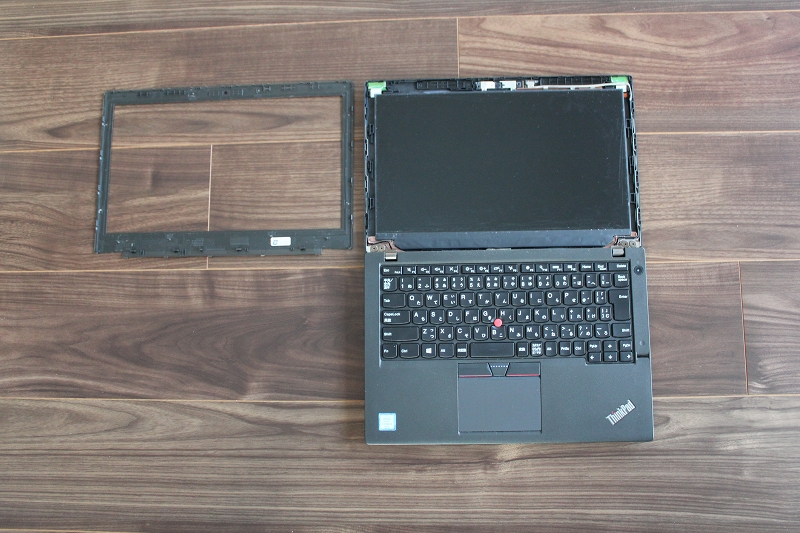 ThinkPad X260 ベゼル フレームを取り外す