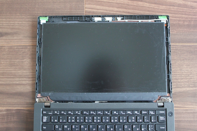 ThinkPad X260 周囲にはカメラやWiFiの配線がある