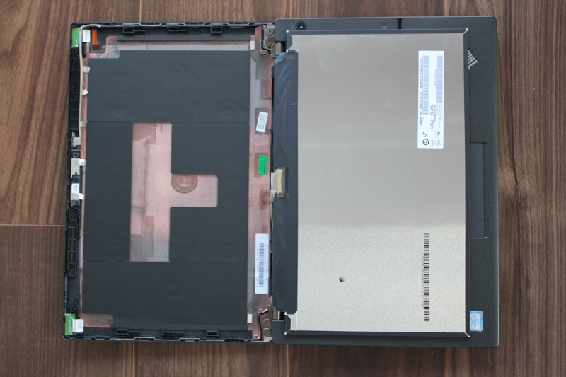 ThinkPad X260 静かに液晶を前に倒す