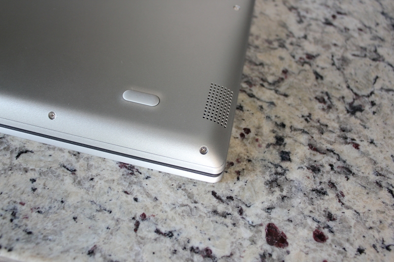 Ideapad 330S (14) 底面のスピーカー