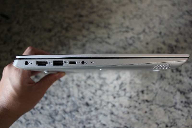 Ideapad 330S (14) 左側面