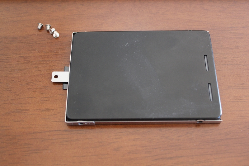 SSDをケースに取り付け